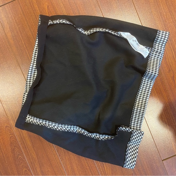 Mini Skirt - Picture 5 of 6